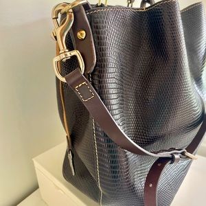 Dooney and Bourke Lrg Barlow Satchel in Lizard